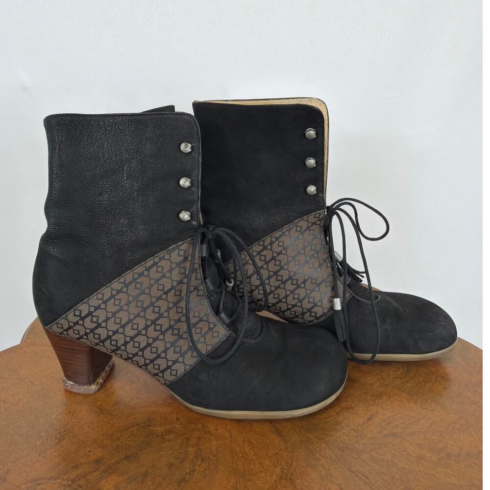 John Fluevog Black Brown Two Tone Lace Up Stacked Heel Boots 11 - Picture 3 of 9